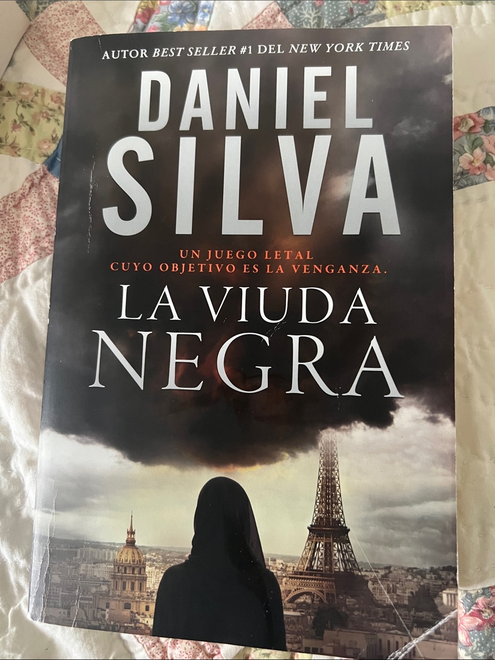La Viuda Negra (The Black Widow) Paperback